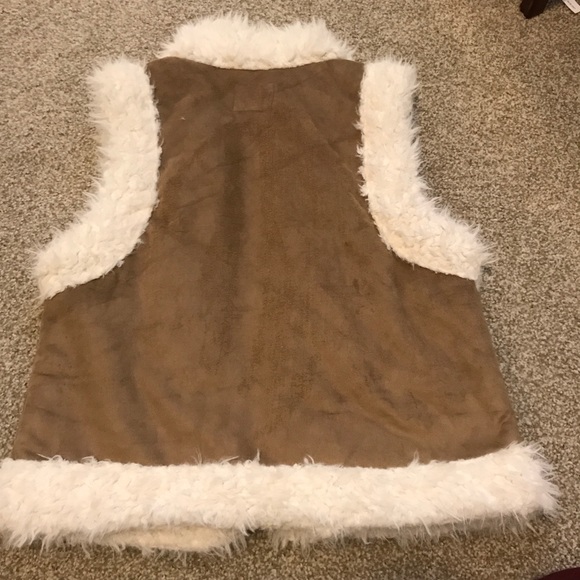 EUC faux fur and suede vest - Picture 2 of 2
